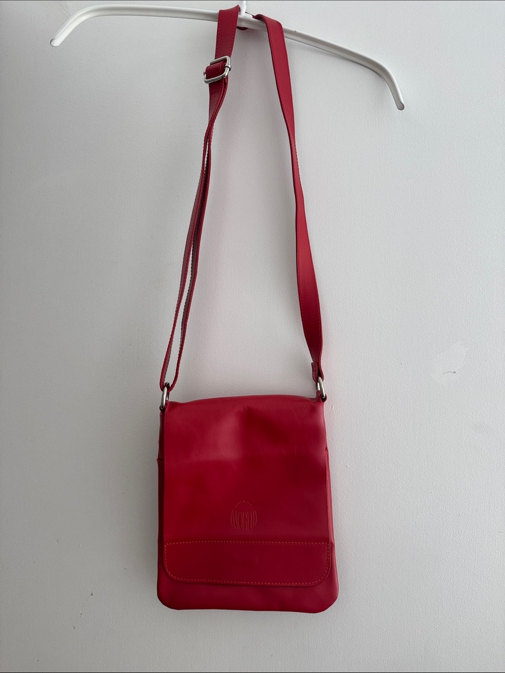 Red Women's Crossbody Bag - Sleek Everyday Shoulder Bag